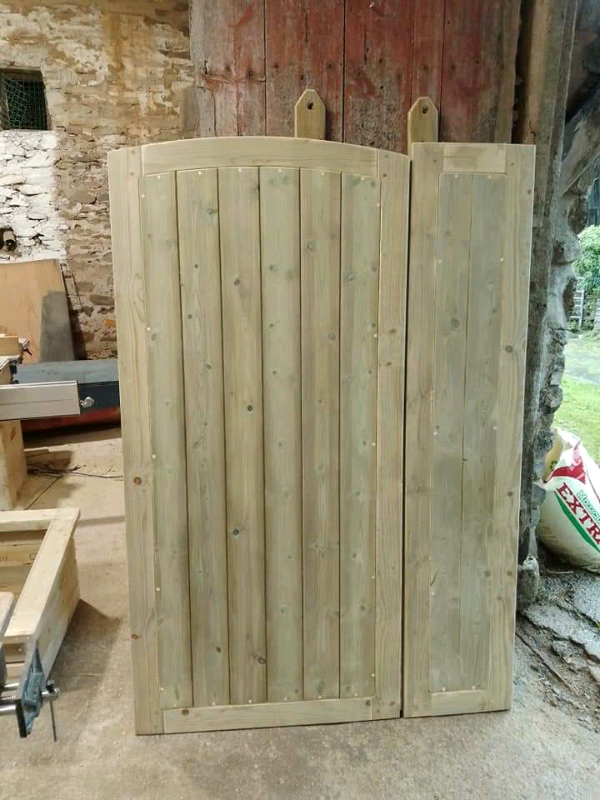 Driveway gates