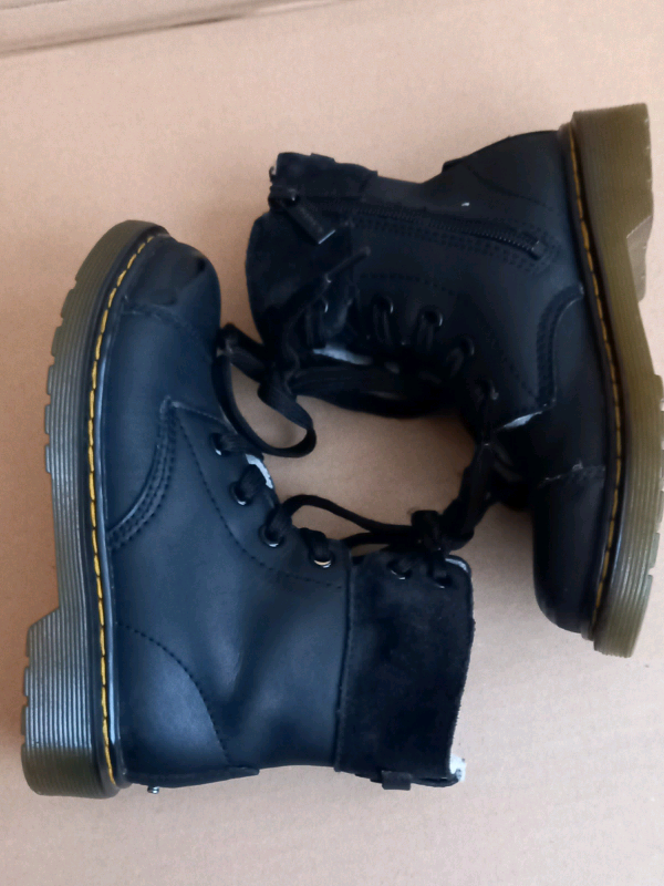 Kids Dr. Martens Aimilita J Fleece Lined Black Boots. U.K. 12 / EU 31