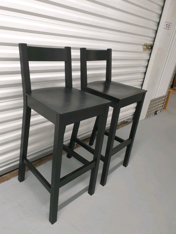 Breakfast bar dining table and chairs 