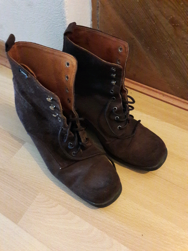 Ladies  brown boots 