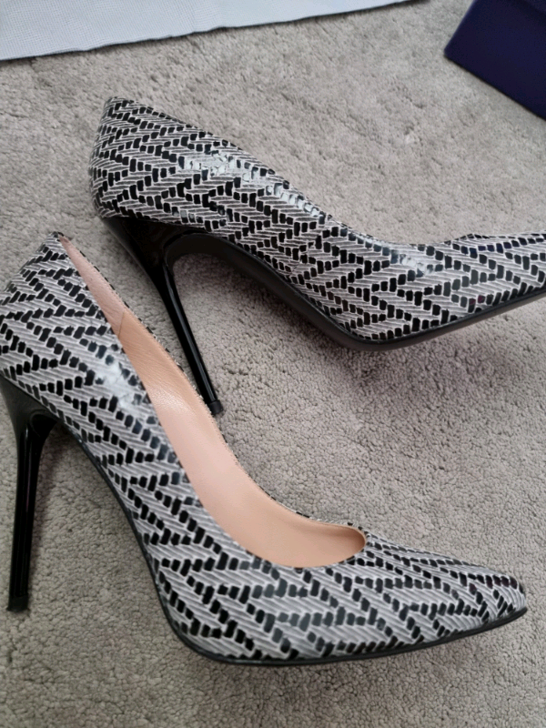 Stuart Weitzman Heels Size U.S. 6 (Uk 4)