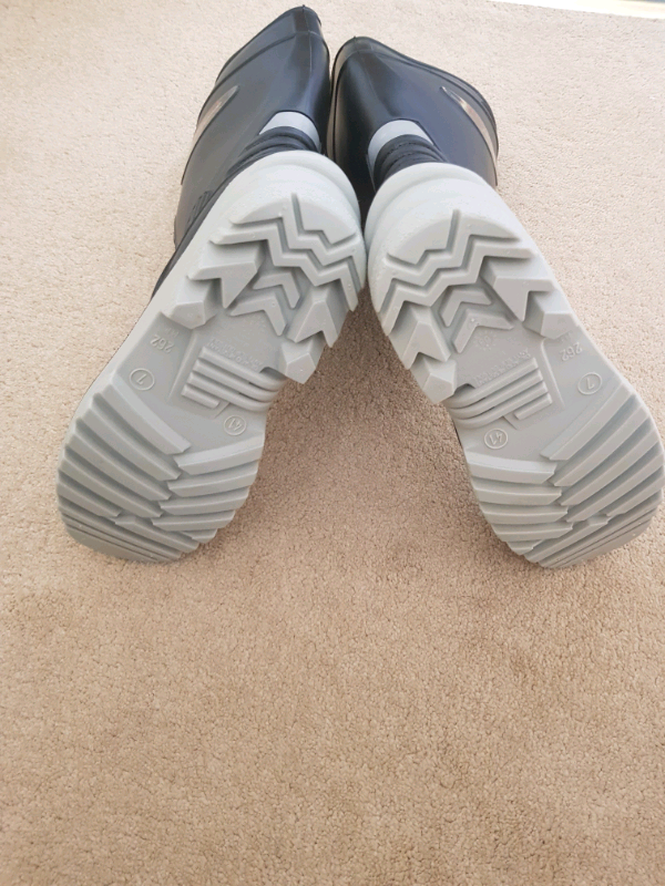 STEEL TOE SAFETY BOOTS SIZE UK7 (new condition)