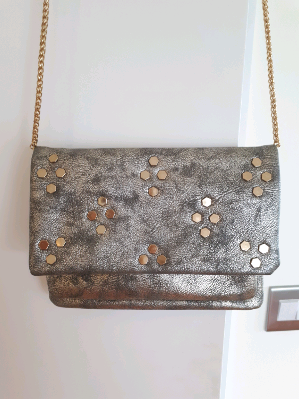 image for Oasis silver handbag (21.5cm x 16cm x 4cm) - Shoulder or clutch