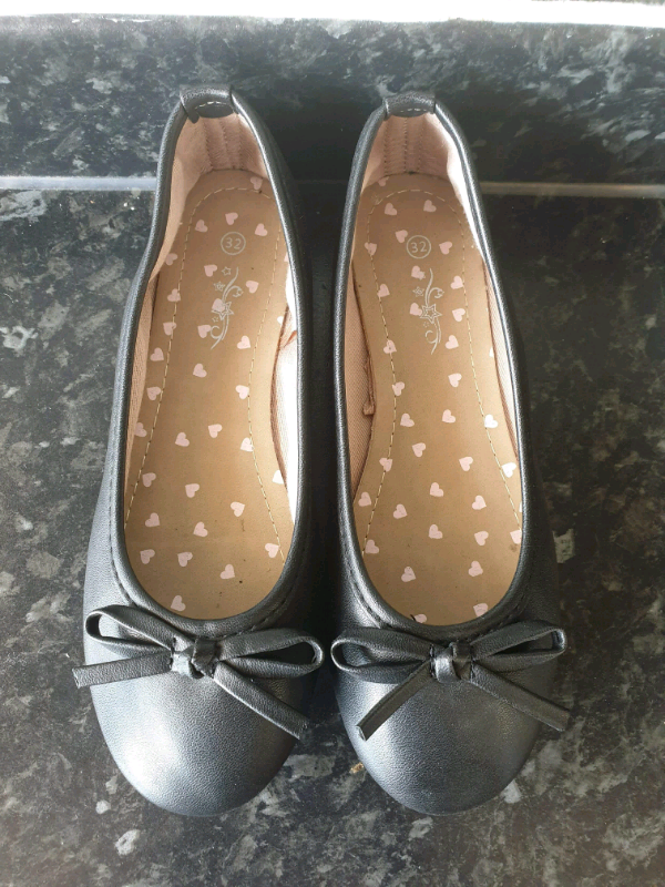 image for SCHOOL SHOES SIZE 32 / 0 NARROW 
