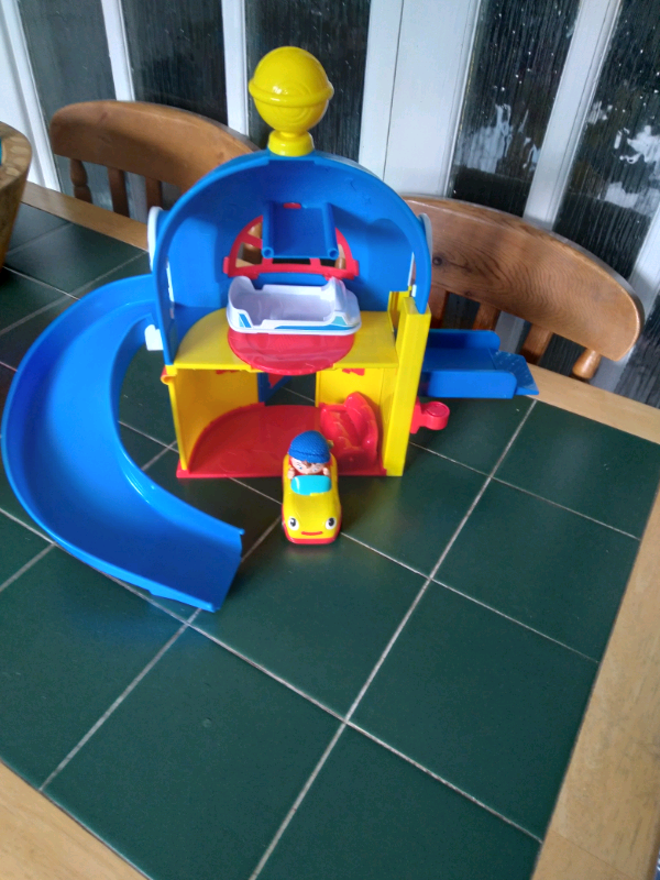Noddy house with noddy bed and car.