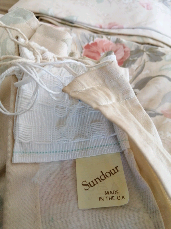Pair of Floral pattern curtains, lined 