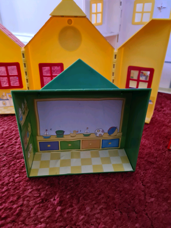 Lots of peppa pig rooms and house, all store inside, cost £50