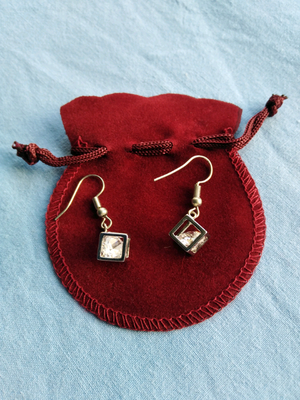 Cubed glass earrings.. *Brand new*