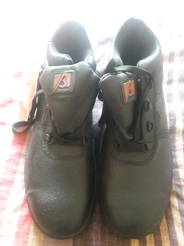 Men's safety work boots steel toe cap black size (7) brand new boxed 