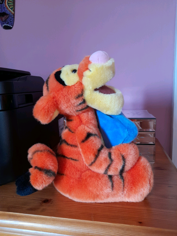 Disney tigger photo frame 10 inches high