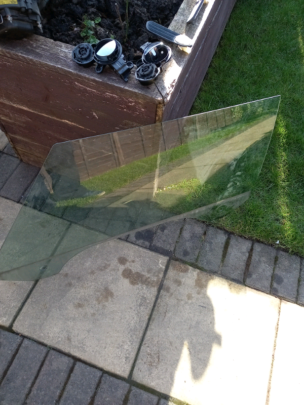 Mini Cooper R50 2006 passenger side window glass 