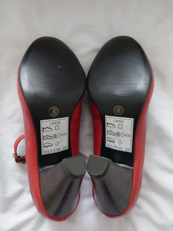 Love Label, Red, 3.5 inch heel shoes, size 6