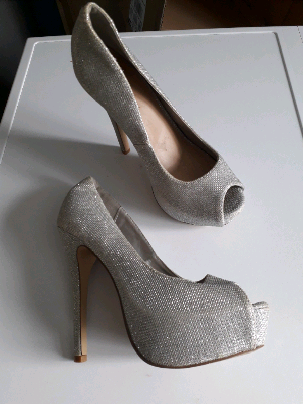 Ladies high heels size 5
