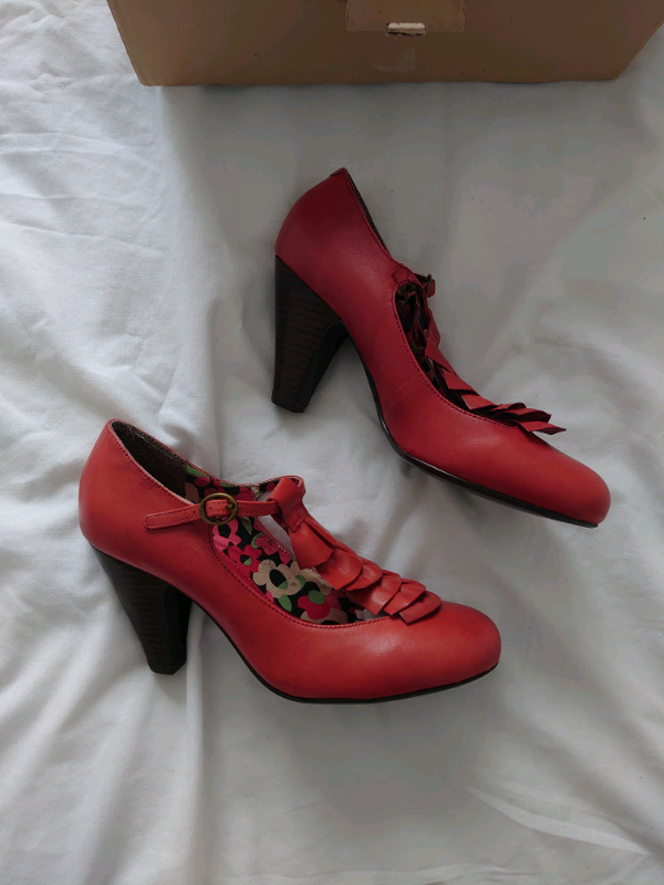 Love Label, Red, 3.5 inch heel shoes, size 6