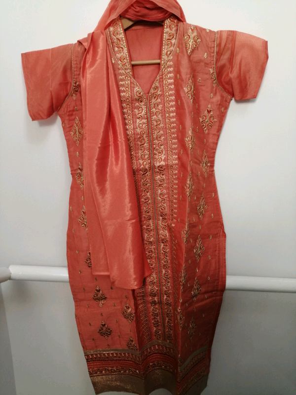 Silk suit size 16/18