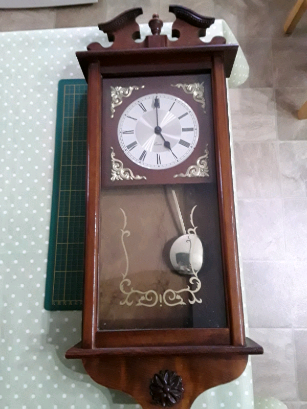 DECORATIVE PENDULUM  WALL CLOCK