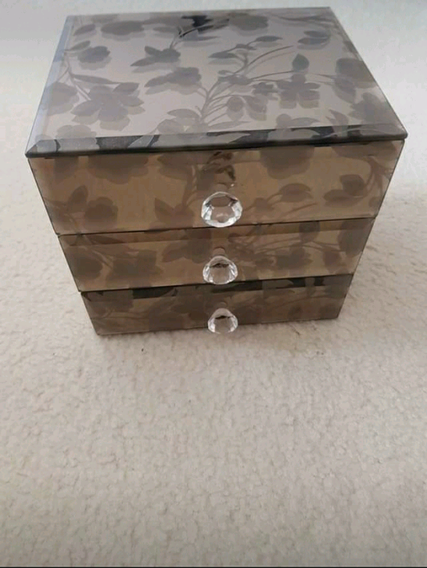 Jewellery mirror box 