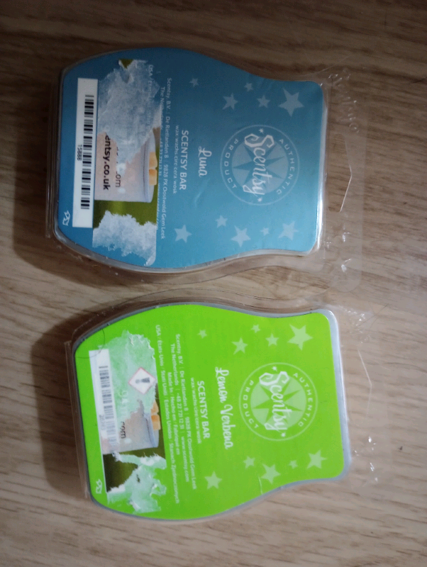 Scentsy warmer with 4 packets of wax (Luna & Lemon Verbena) 