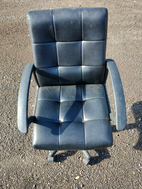 image for BARGAIN OFFICE CHAIR EVERYTHING FULL WORKING ORDER DELIVERY FOR FUEL.