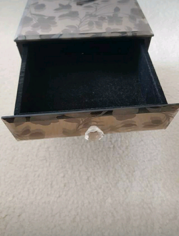 Jewellery mirror box 