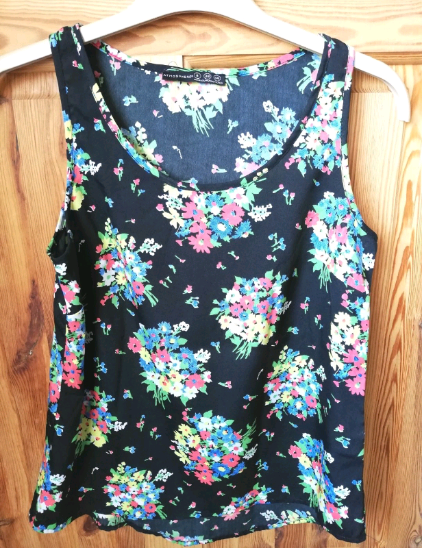 Ladies top. Size 8. Only £4.