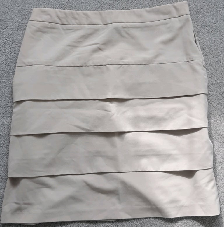 image for Ladies Larry Levine size 10 Beige Skirt
