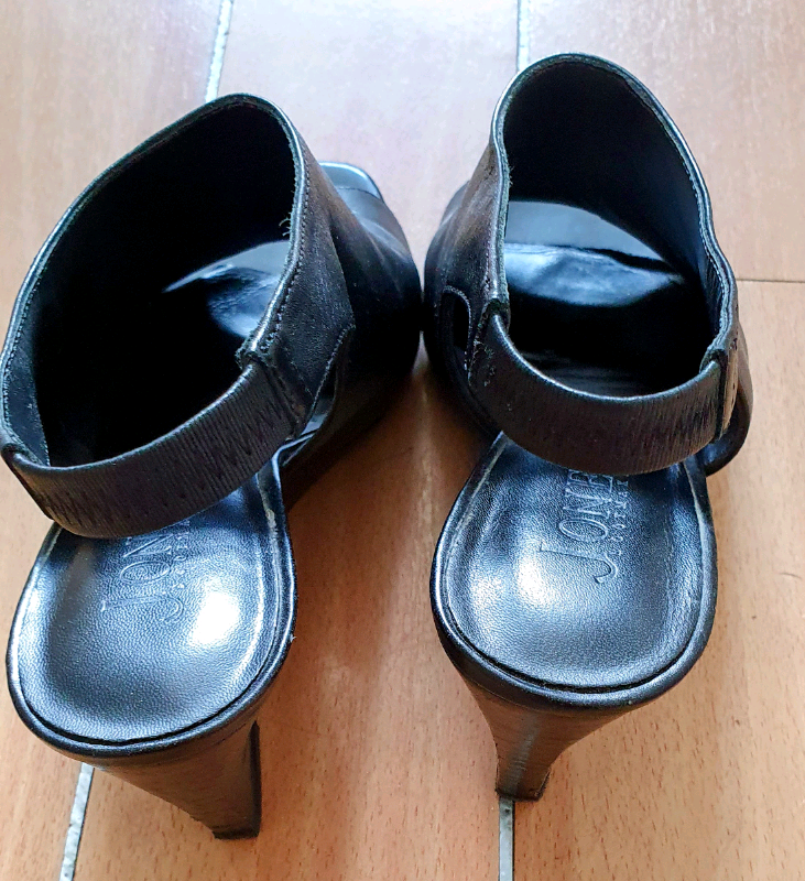 BLACK WEDGES - SIZE 5