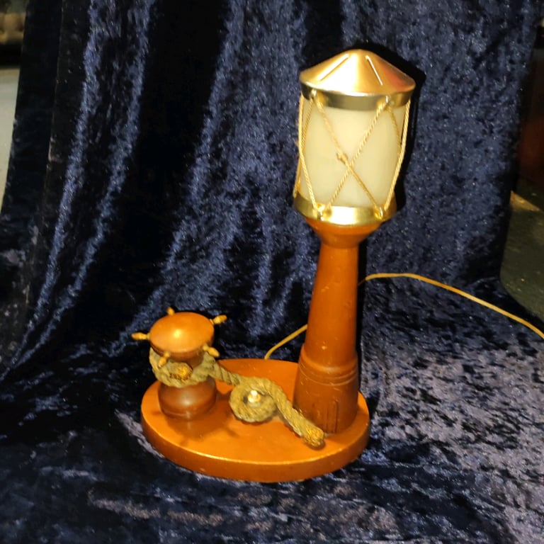 Lighthouse lamp 