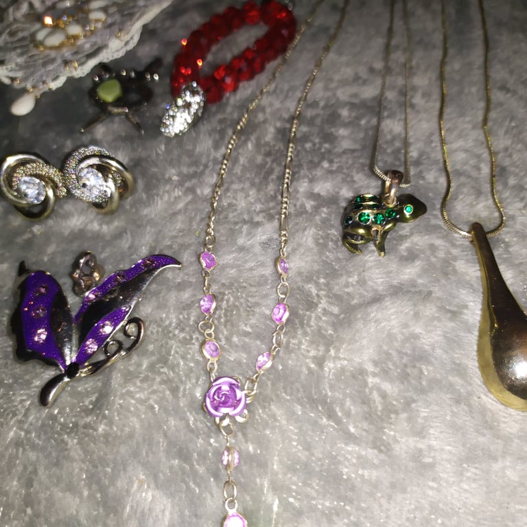 Se of the costume jewellery I have(need2get more posts up)