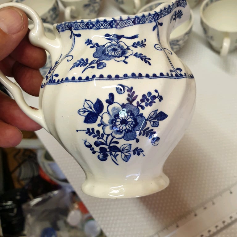 8 nice cups and matching jug