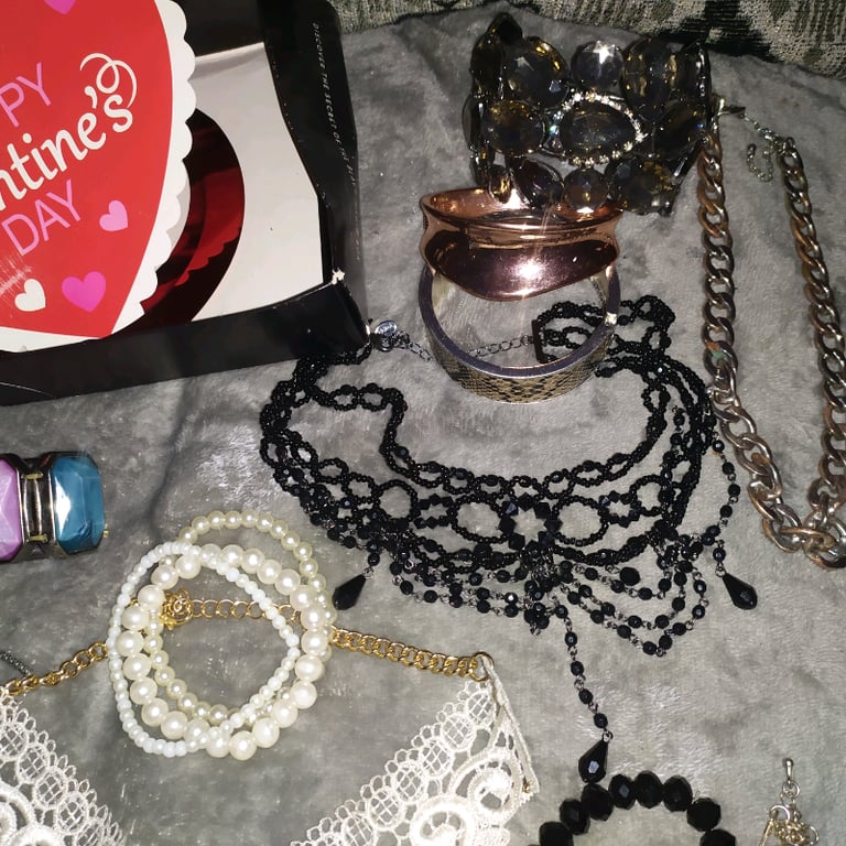 Se of the costume jewellery I have(need2get more posts up)