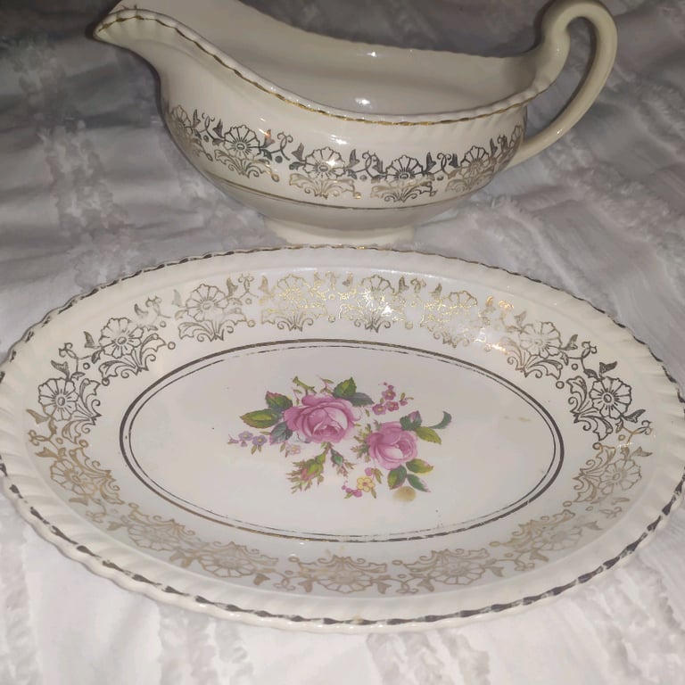 Some collectable plates have two others with flowers 
