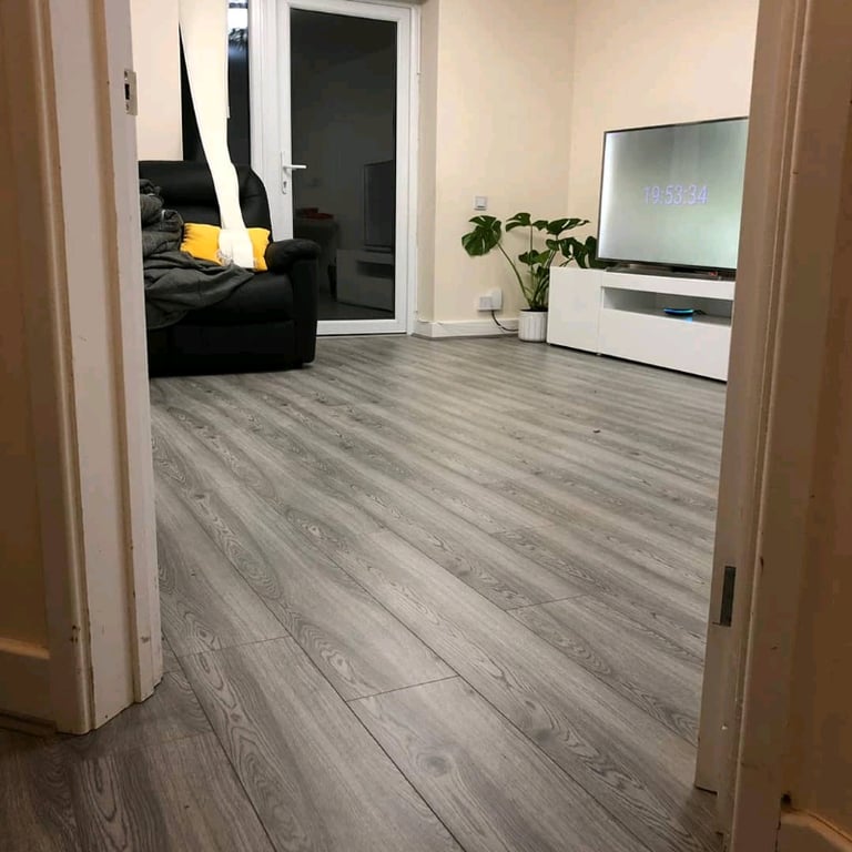 💥🌟 THIS LOVELY GREY 8.3MM LAMINATE ONLY £14.99 A PACK THIS SUNDAY 🌟