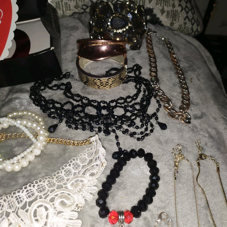 Se of the costume jewellery I have(need2get more posts up)