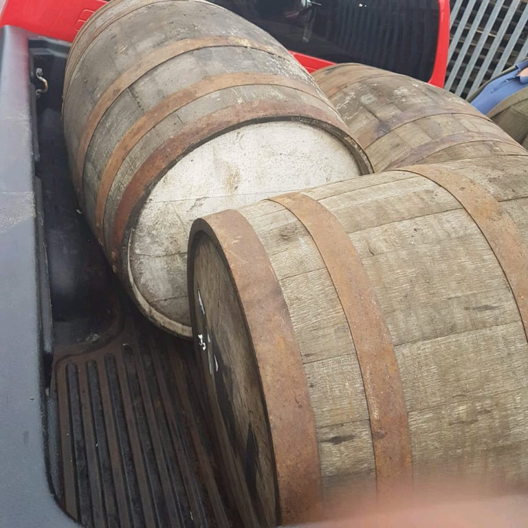 Solid oak whisky barrels 