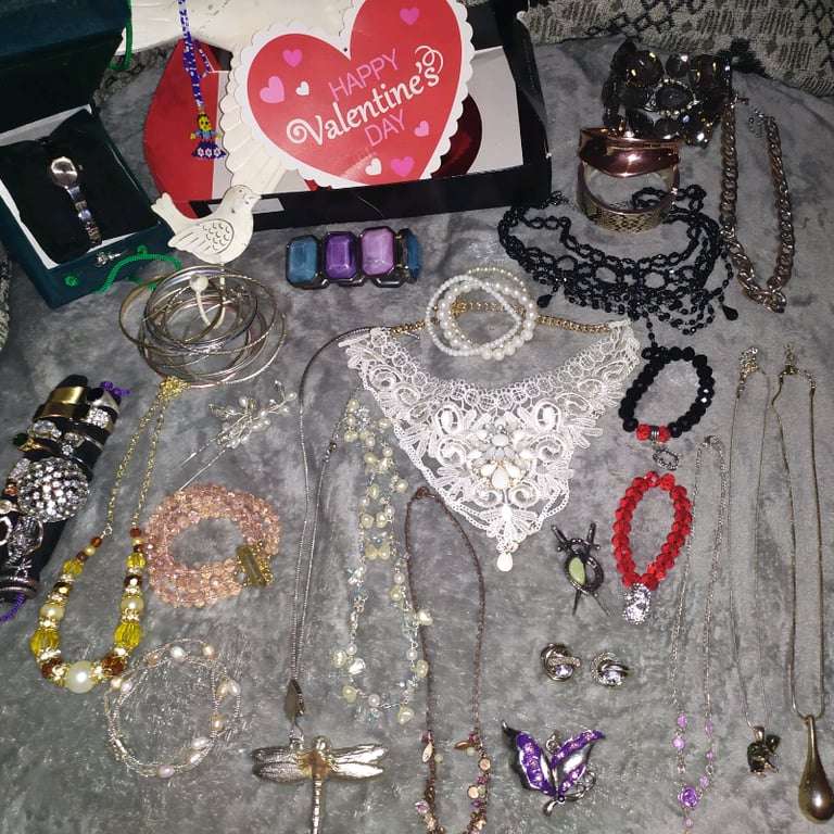Se of the costume jewellery I have(need2get more posts up)