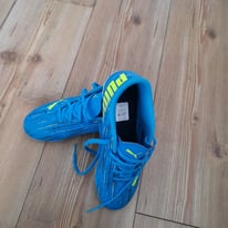 Football boots size 2