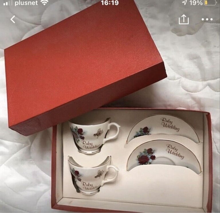 image for NEW RUBY 40TH WEDDING ANNIVERSARY CUPS & SAUCERS BOXED GIFT SET