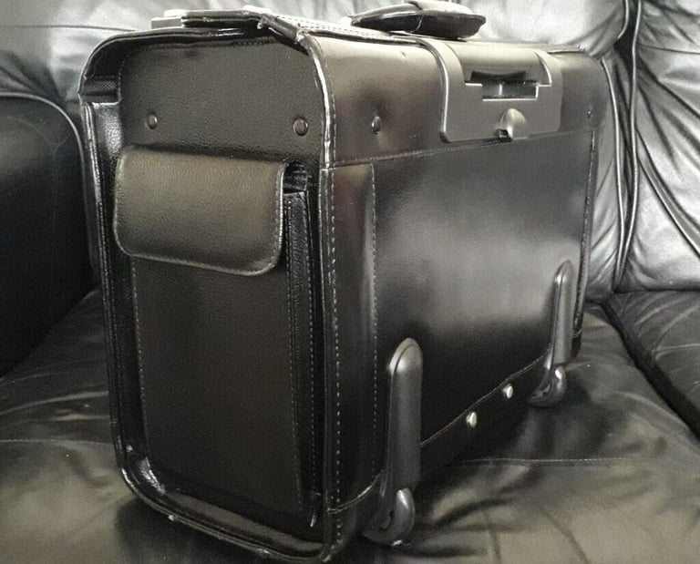 LARGE LEATHER WHEELED FLIGHT CASE WITH LONG HANDLE 