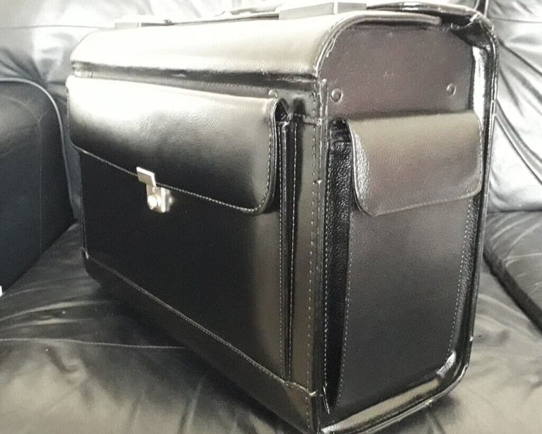 LARGE LEATHER WHEELED FLIGHT CASE WITH LONG HANDLE 
