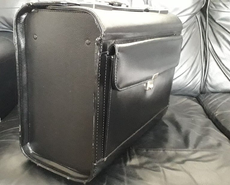 LARGE LEATHER WHEELED FLIGHT CASE WITH LONG HANDLE 
