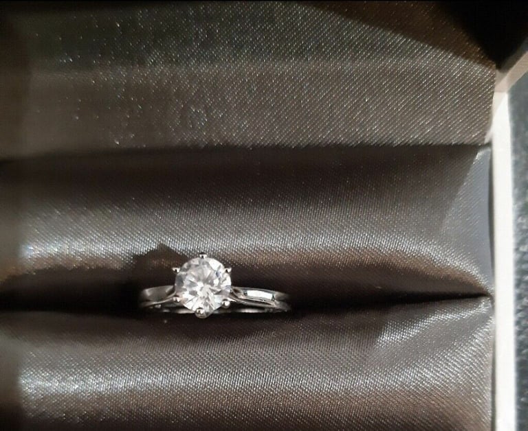 Premier Round Brilliant Trilogy Ring