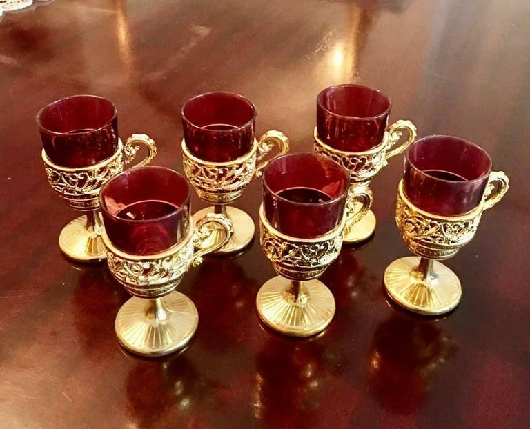 image for SET OF 6 VINTAGE SHABBY CHIC WINE GLASS GOBLETS