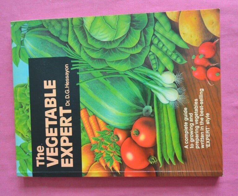 3 WATER GARDEN, 2 GARDEN DESIGN AND 1 VEGATABLE BOOKS 1 GARDEN POND PLUS WATER PLANT BASKET LINERS