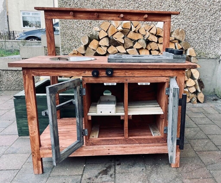 Handmade Children’s Outdoor Wooden Play Mud Kitchen 