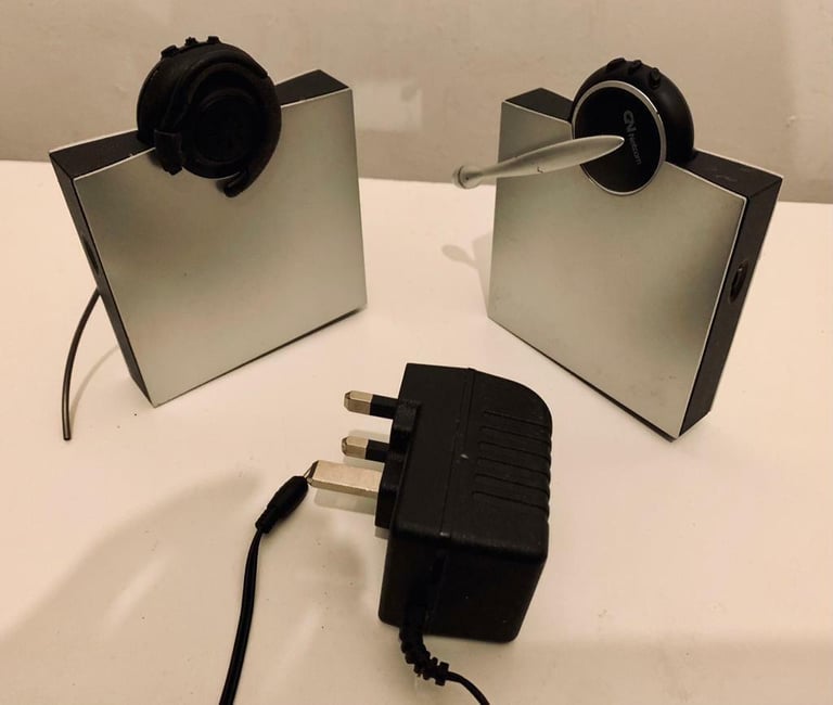 image for Wireless headset and base station (dock)