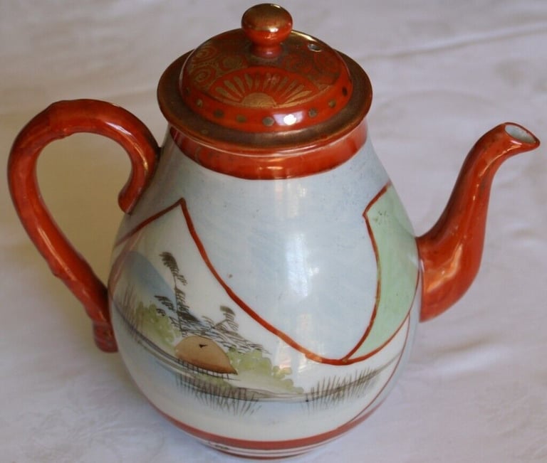 Vintage Kutani Akae-style Teapot with Geisha/Landscape Pattern