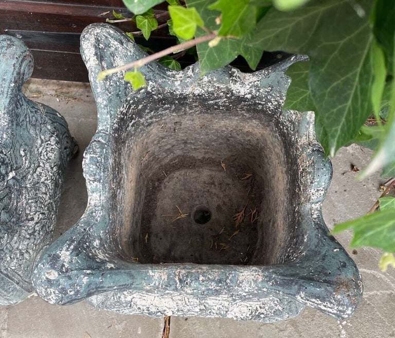 Decorative concrete planters/urns x 2 for the pair £70