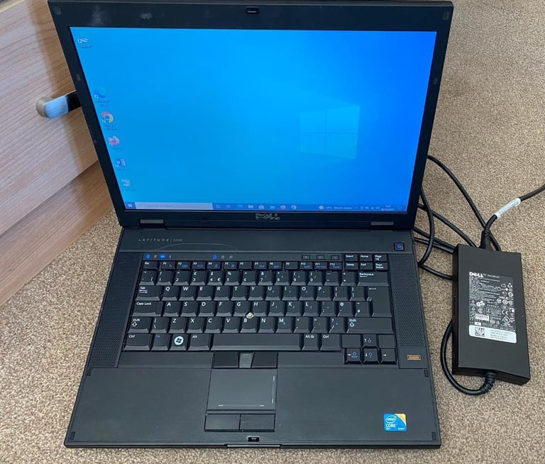 image for Laptop Dell with docking station