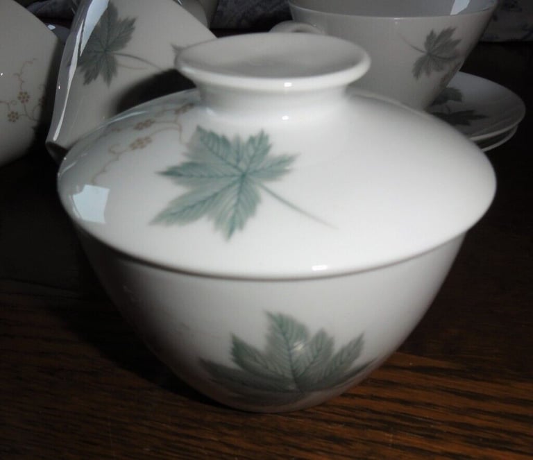 Noritake Wild Ivy bone china Tea/coffee set, '60s Vintage, 6 cups, saucers, plates, milk & sugar